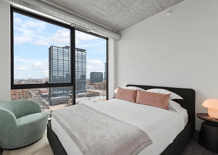 Fulbrix Bright Designer Apartments With West Loop Views